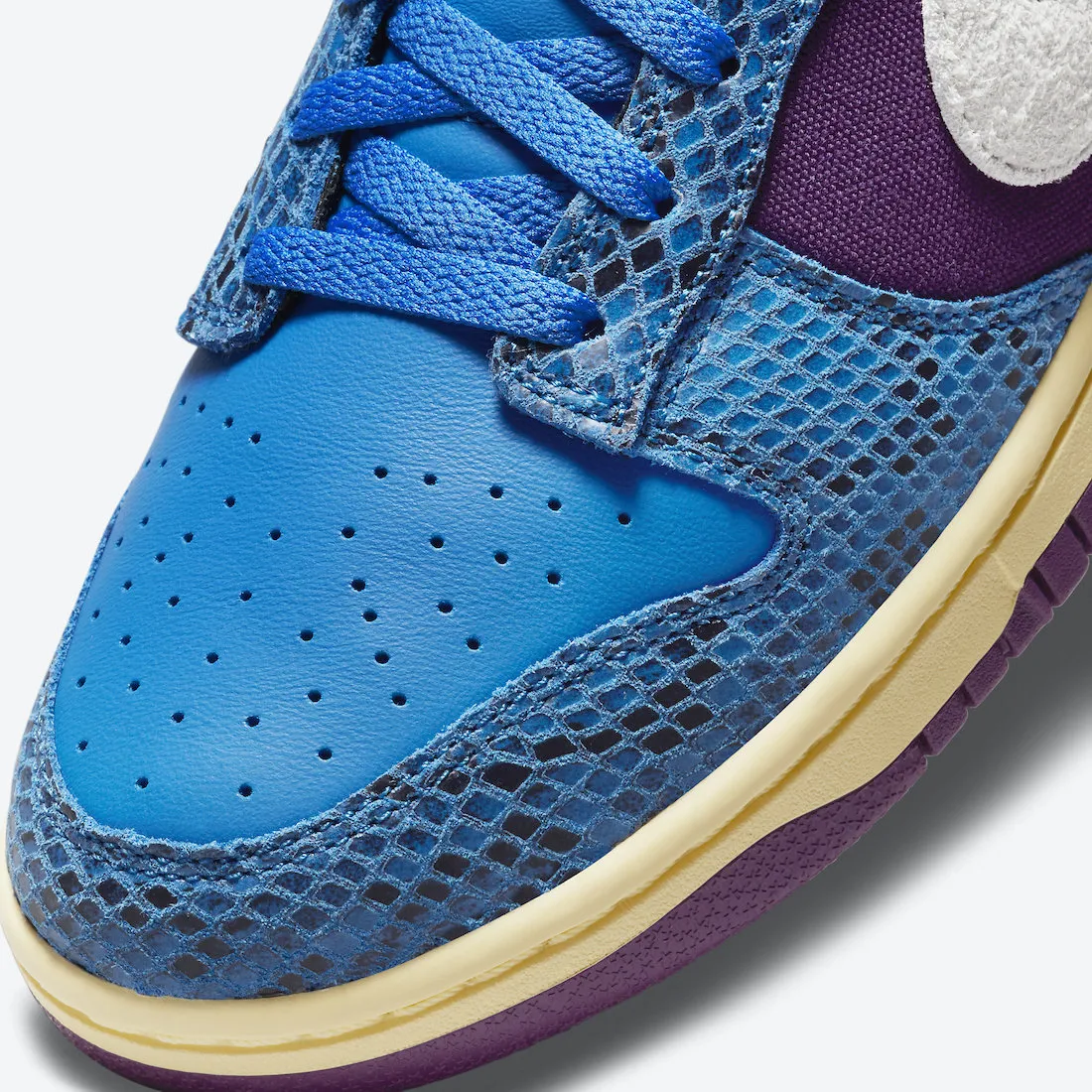 UNDEFEATED X DUNK LOW SP '5 ON IT
